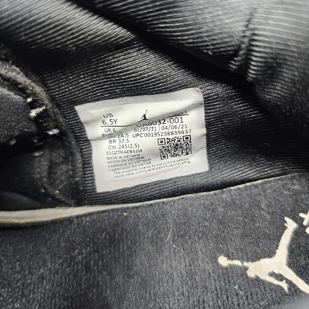 Nike stylish black